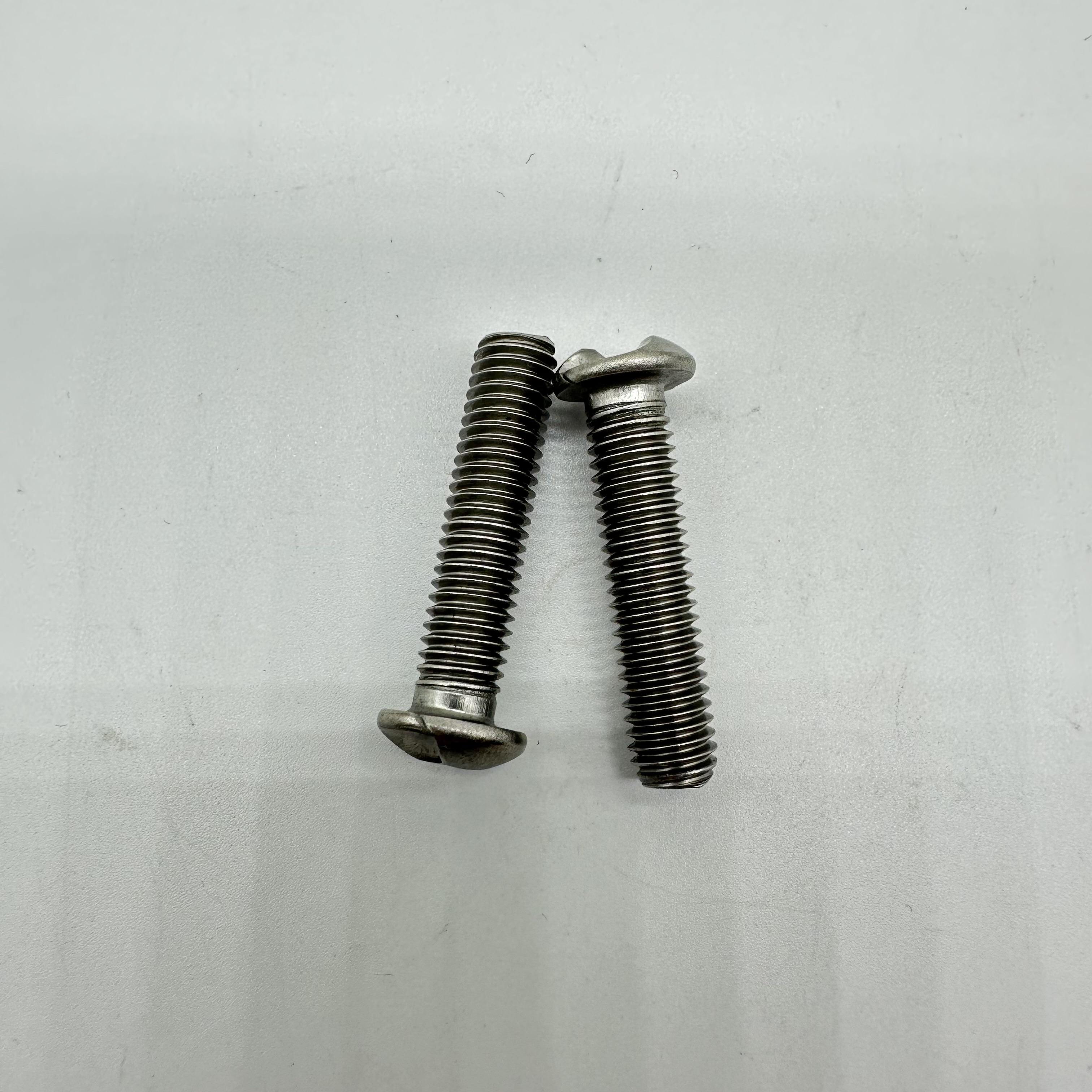 La seguridad de la manera del acero inoxidable una atornilla al ladrón anti resistente al pisón de los tornillos de máquina