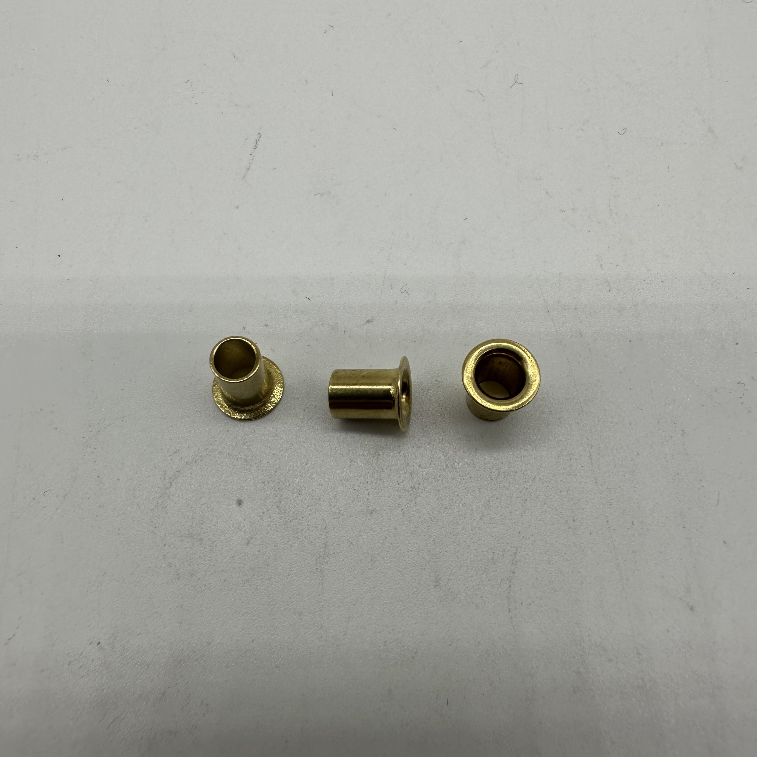 Remache tubular de latón DIN7340 H65 4,8x7 en stock