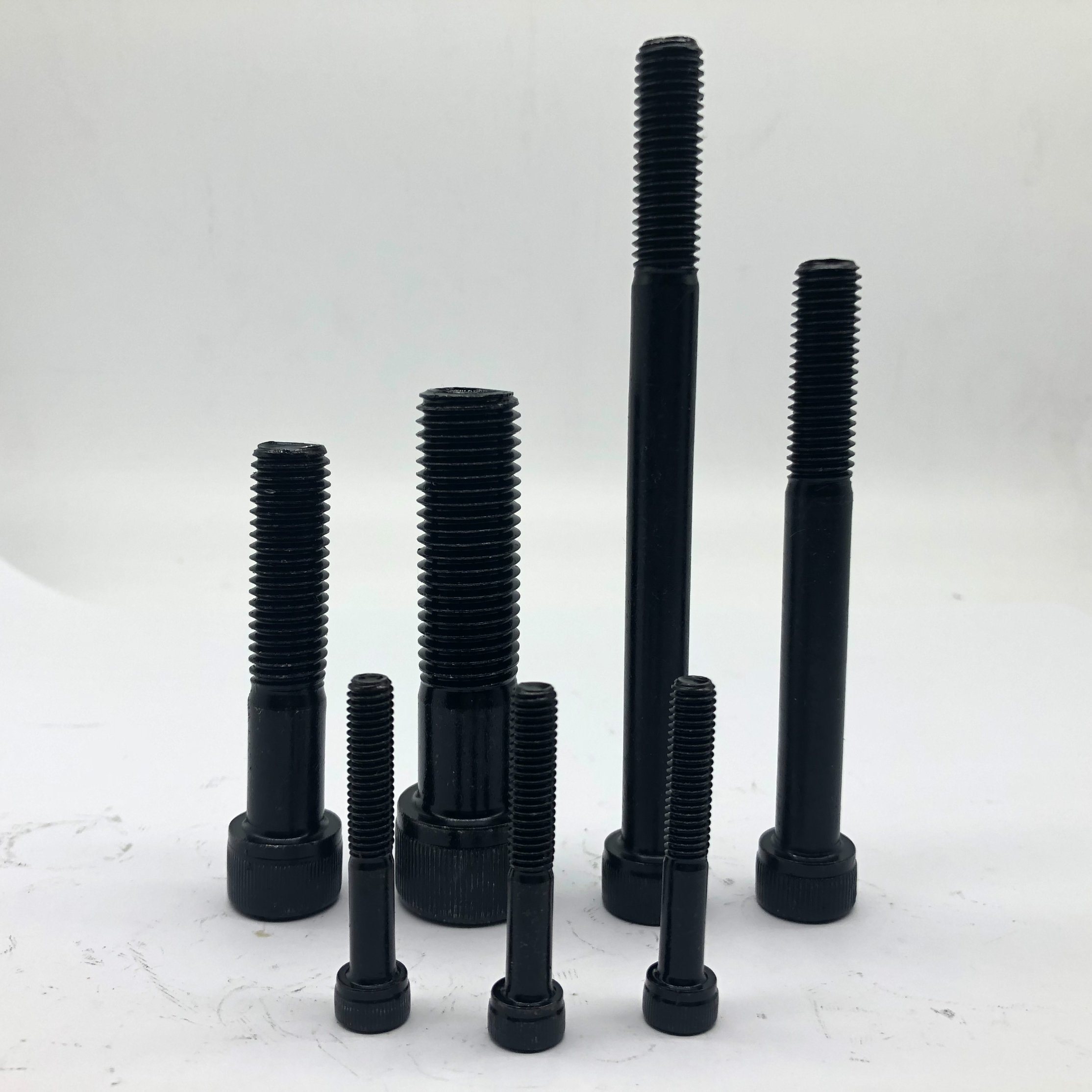 Tornillo Allen de cabeza redonda con tapa hexagonal DIN912