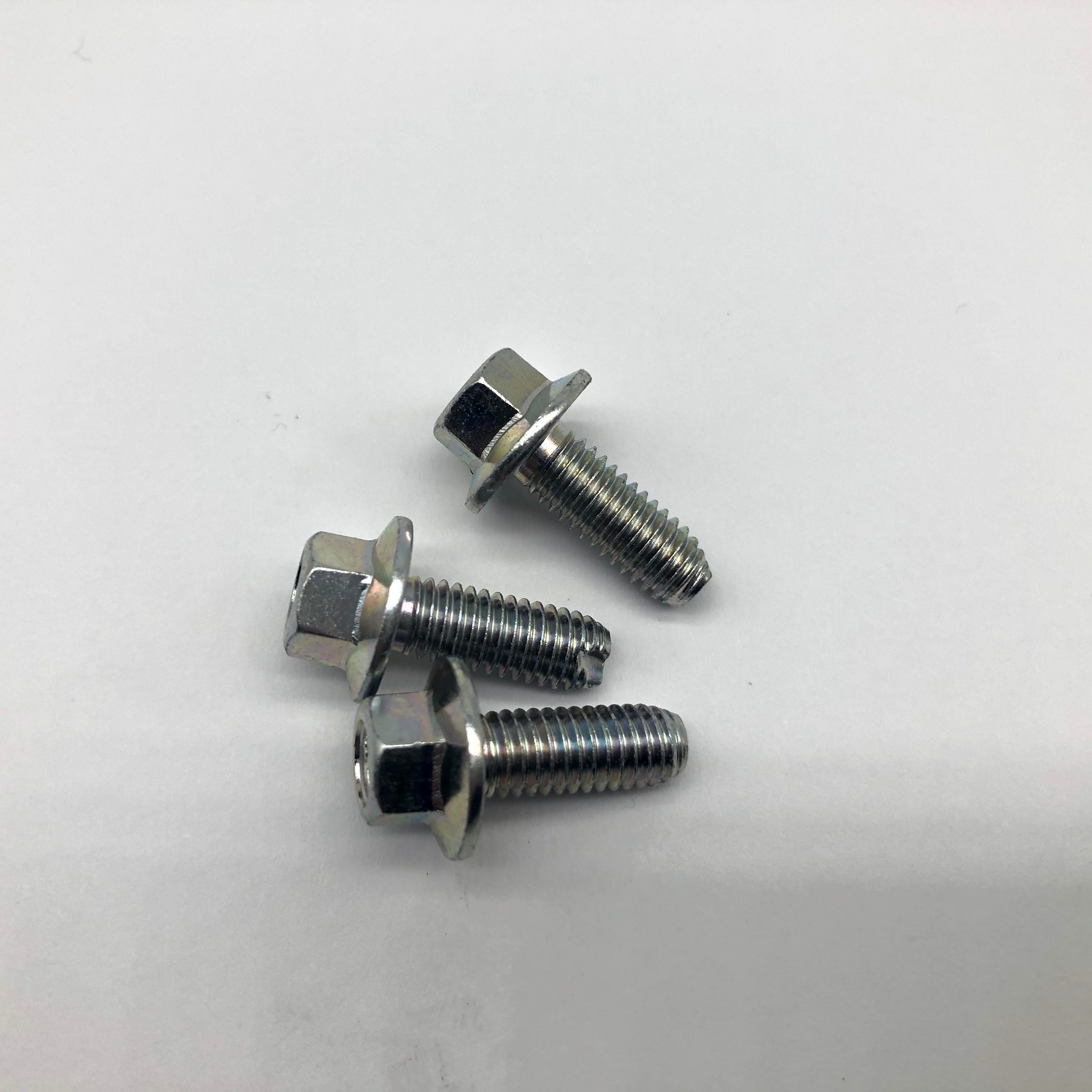 Brida hexagonal Eliminación de restos Pernos Tornillo de brida M6X16