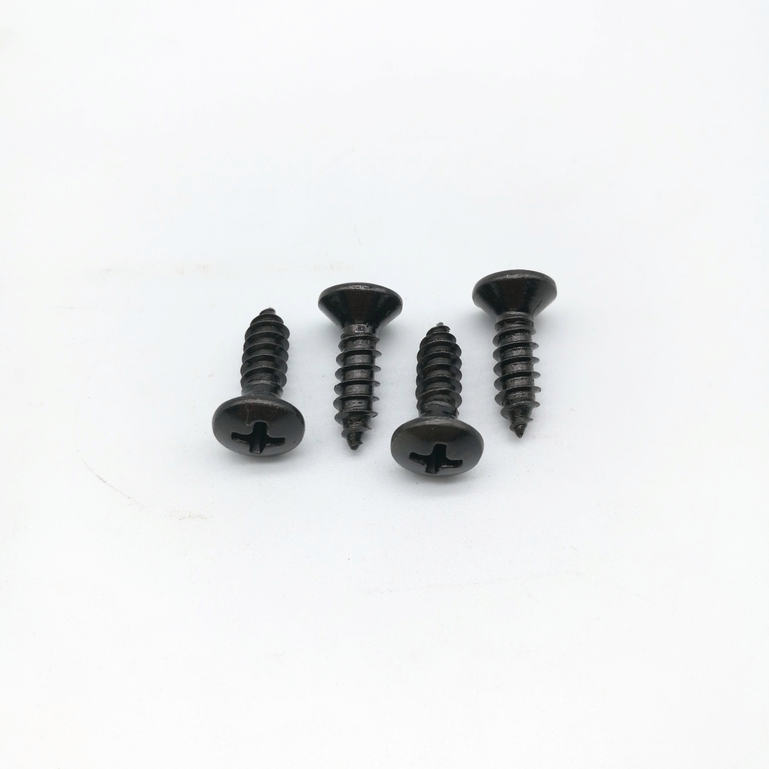 Tornillos de rosca con cabeza elevada Csk empotrados en cruz DIN7983