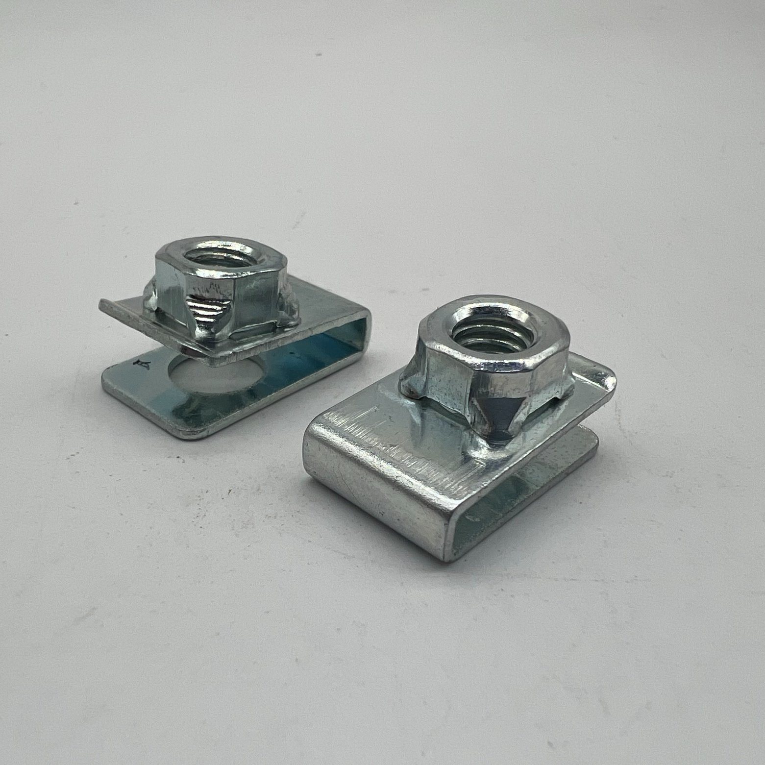 Tuerca U Clip Tuerca A102 21X13.5xm6