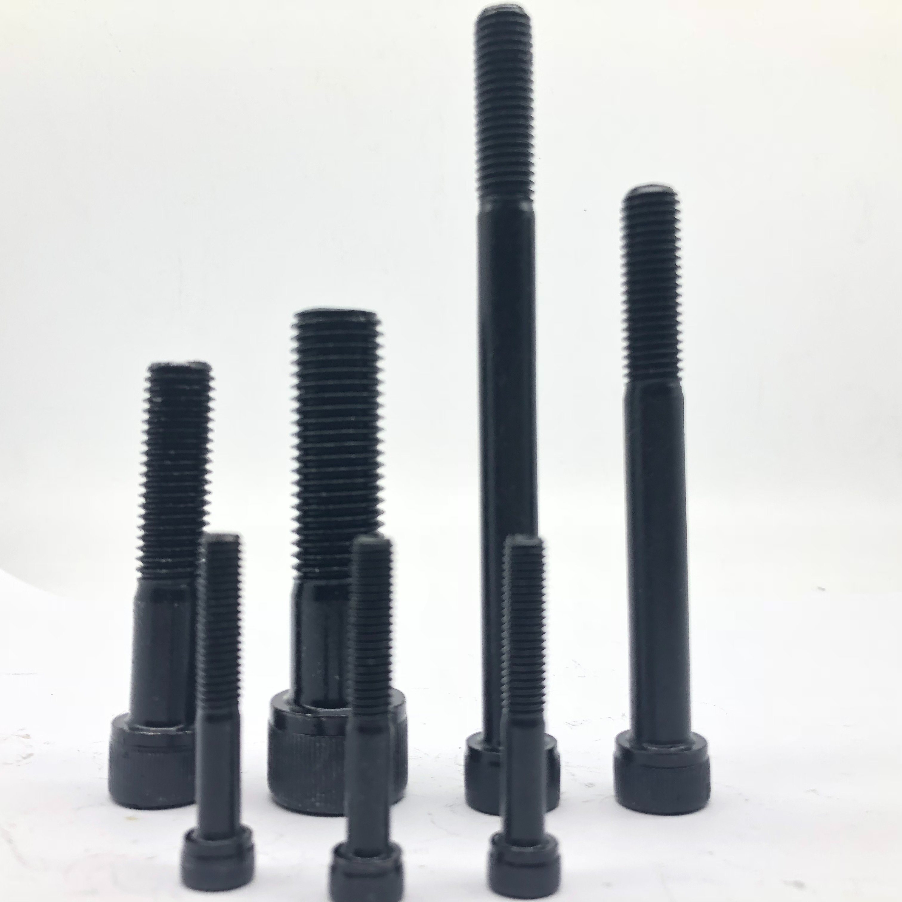 Tornillo Allen de cabeza redonda con tapa hexagonal DIN912