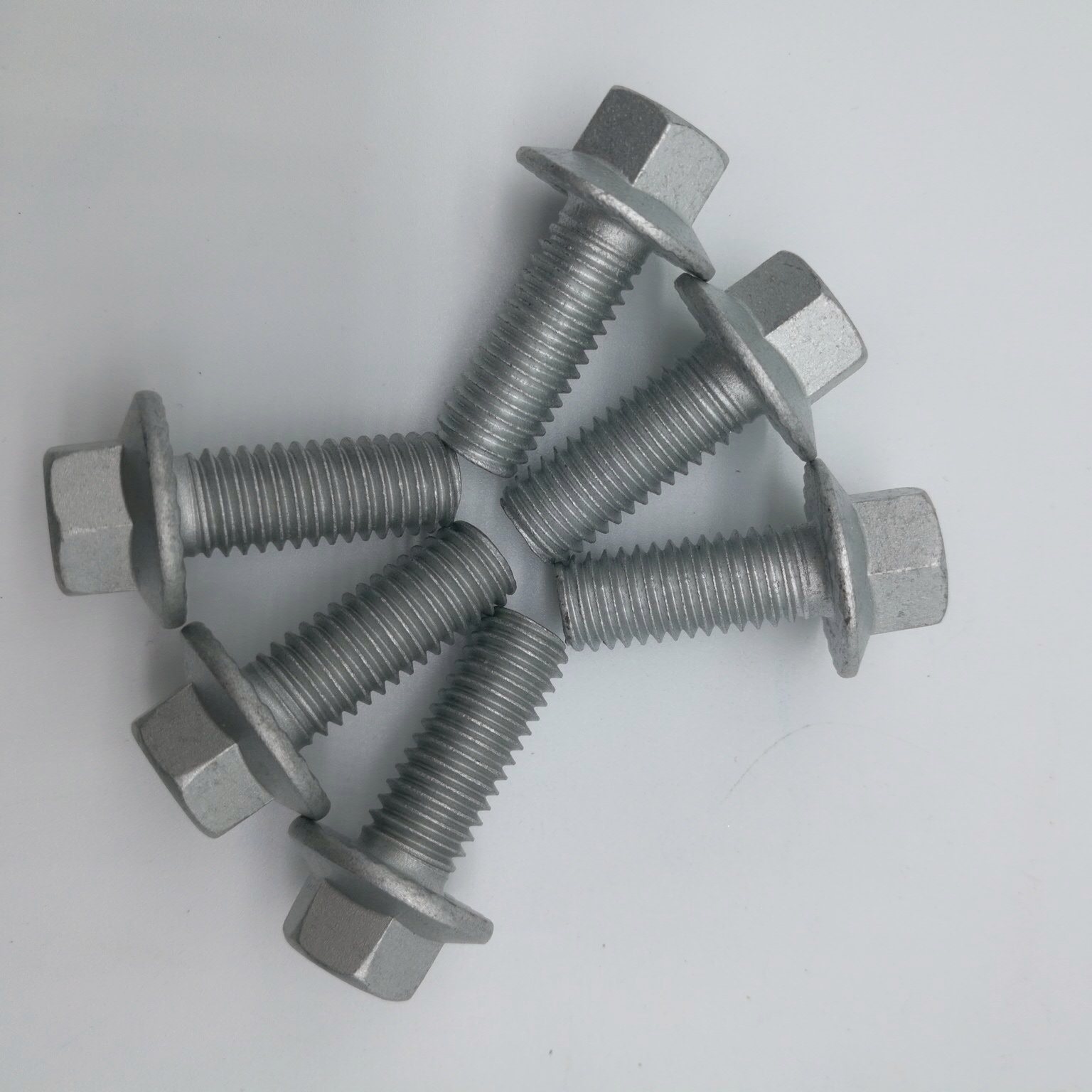 EN1665 Tornillo de brida hexagonal Geomet 500 en escamas de zinc