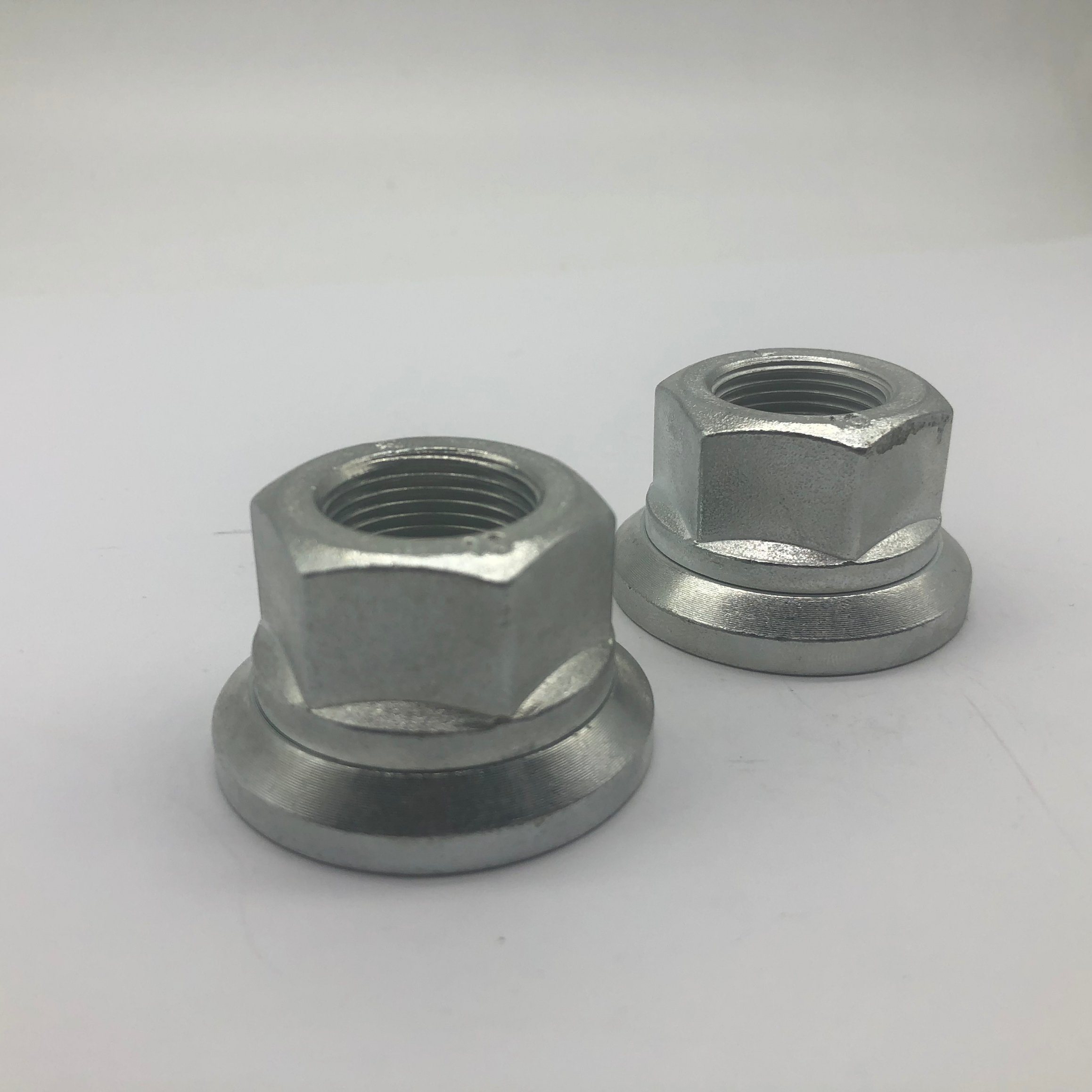 Tuerca de rueda galvanizada M22X1.5 Tuerca de cubo de rueda
