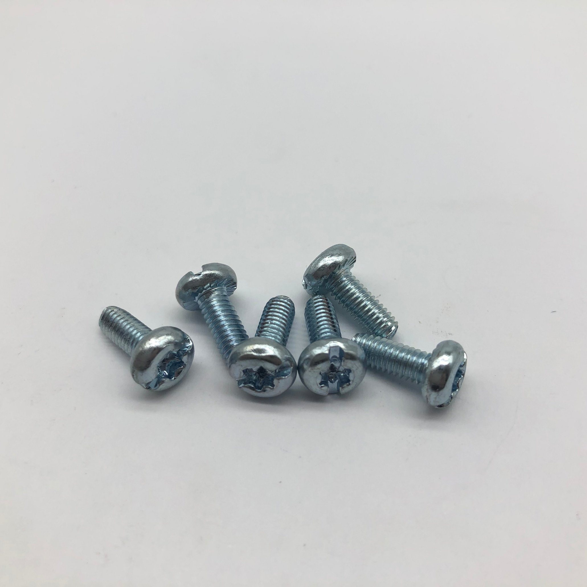 Tornillo de máquina de cabeza Phillip ranurado DIN7985
