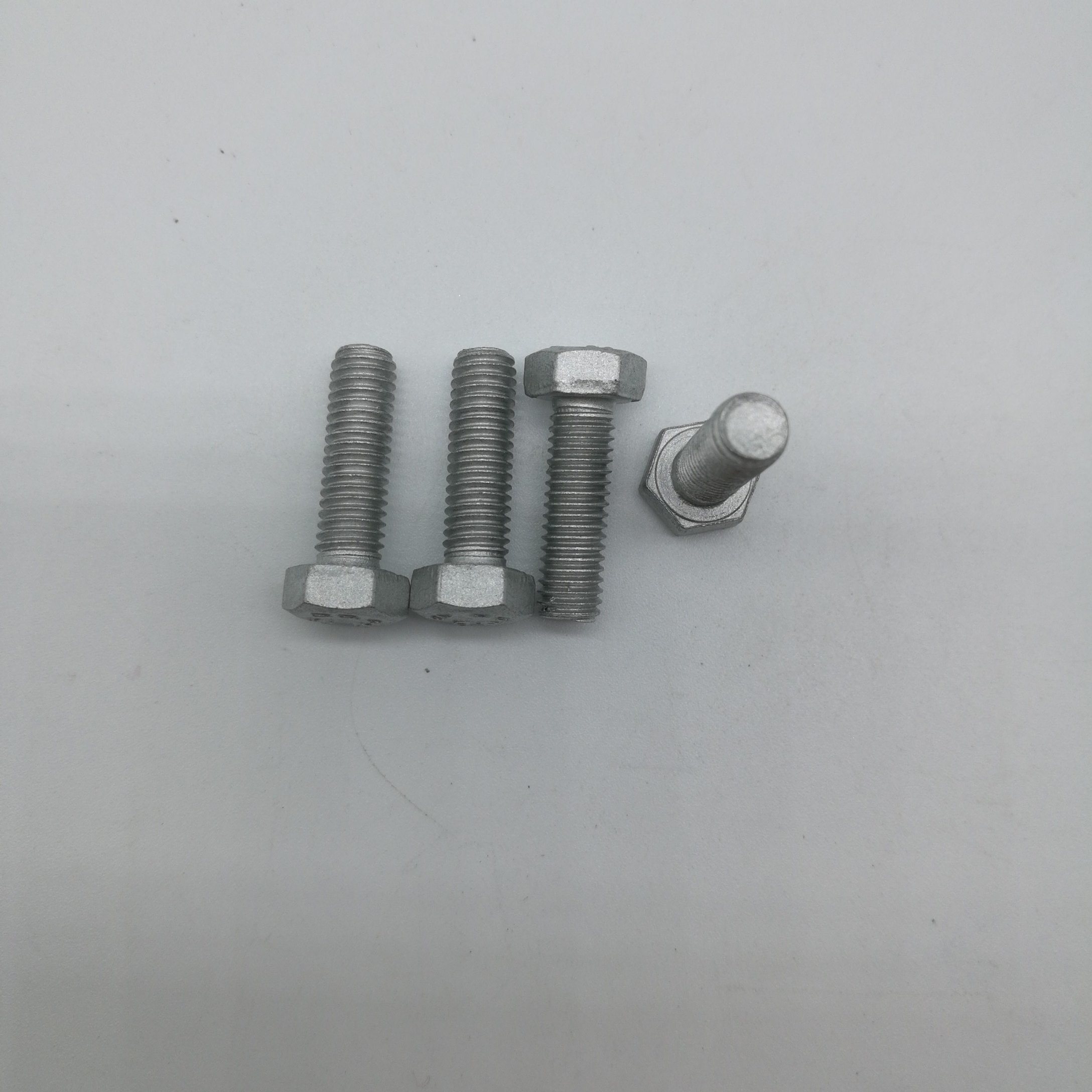 Tornillo hexagonal DIN933 8,8