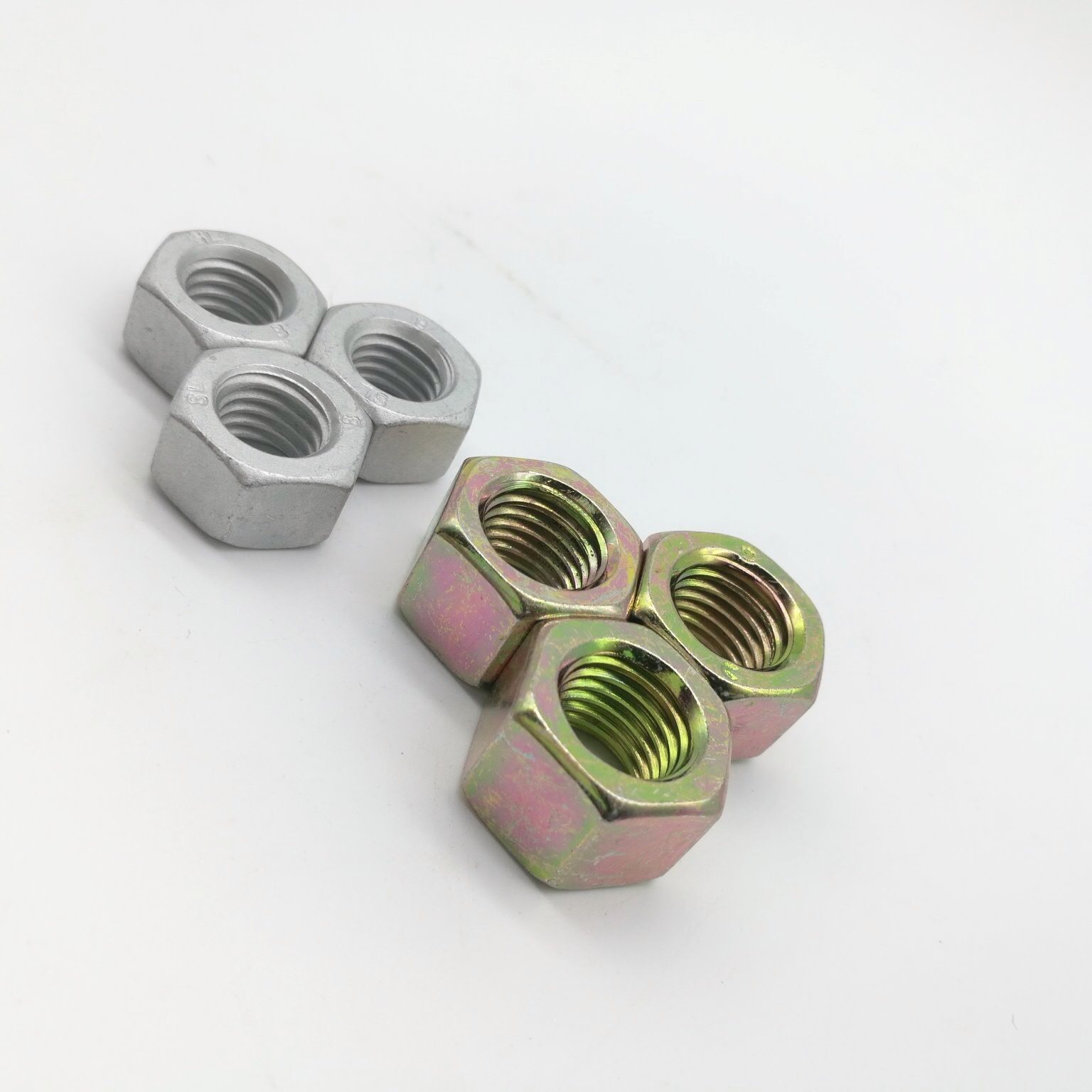 Tuerca hexagonal con rosca fina