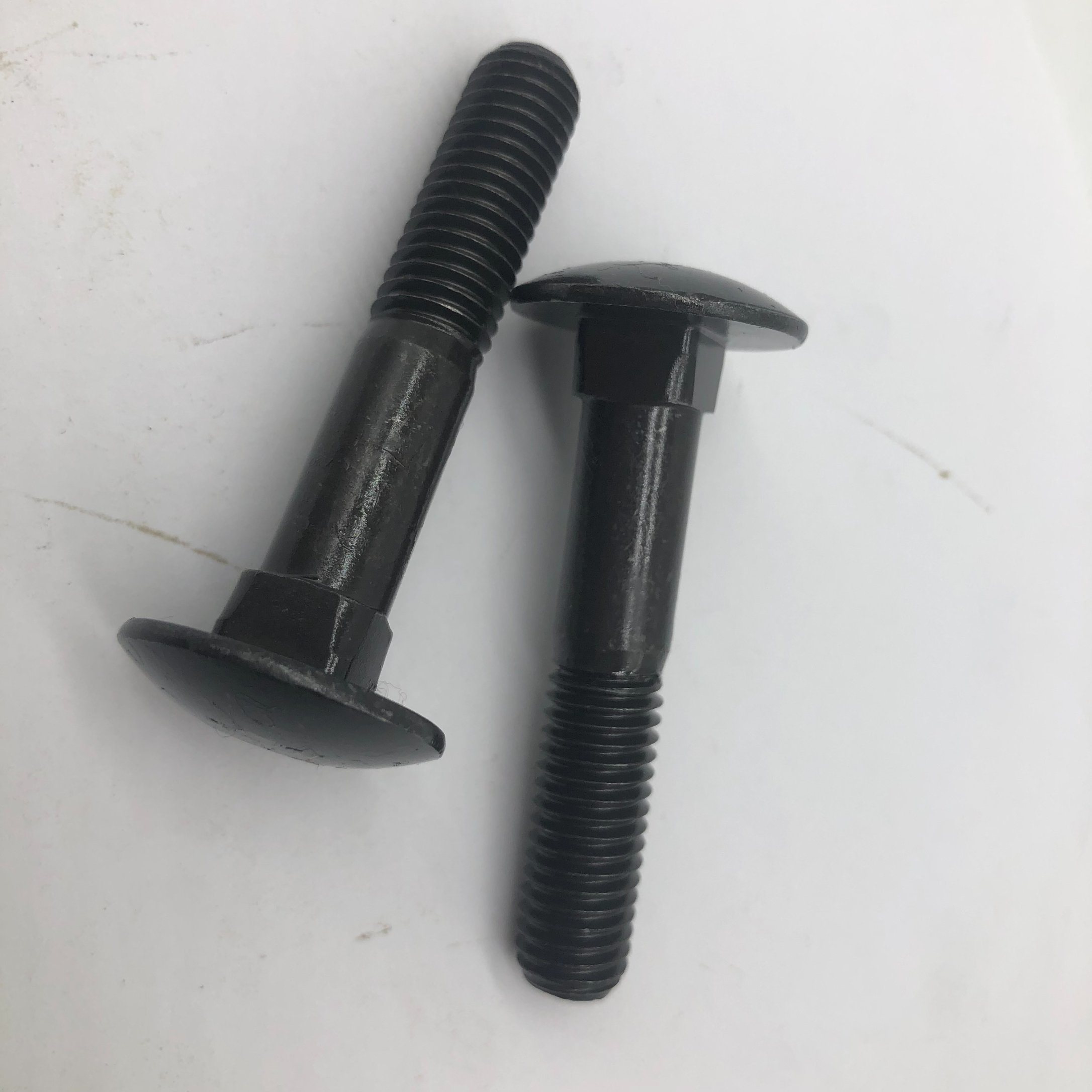 Perno de carro con cuello cuadrado y cabeza de seta DIN603