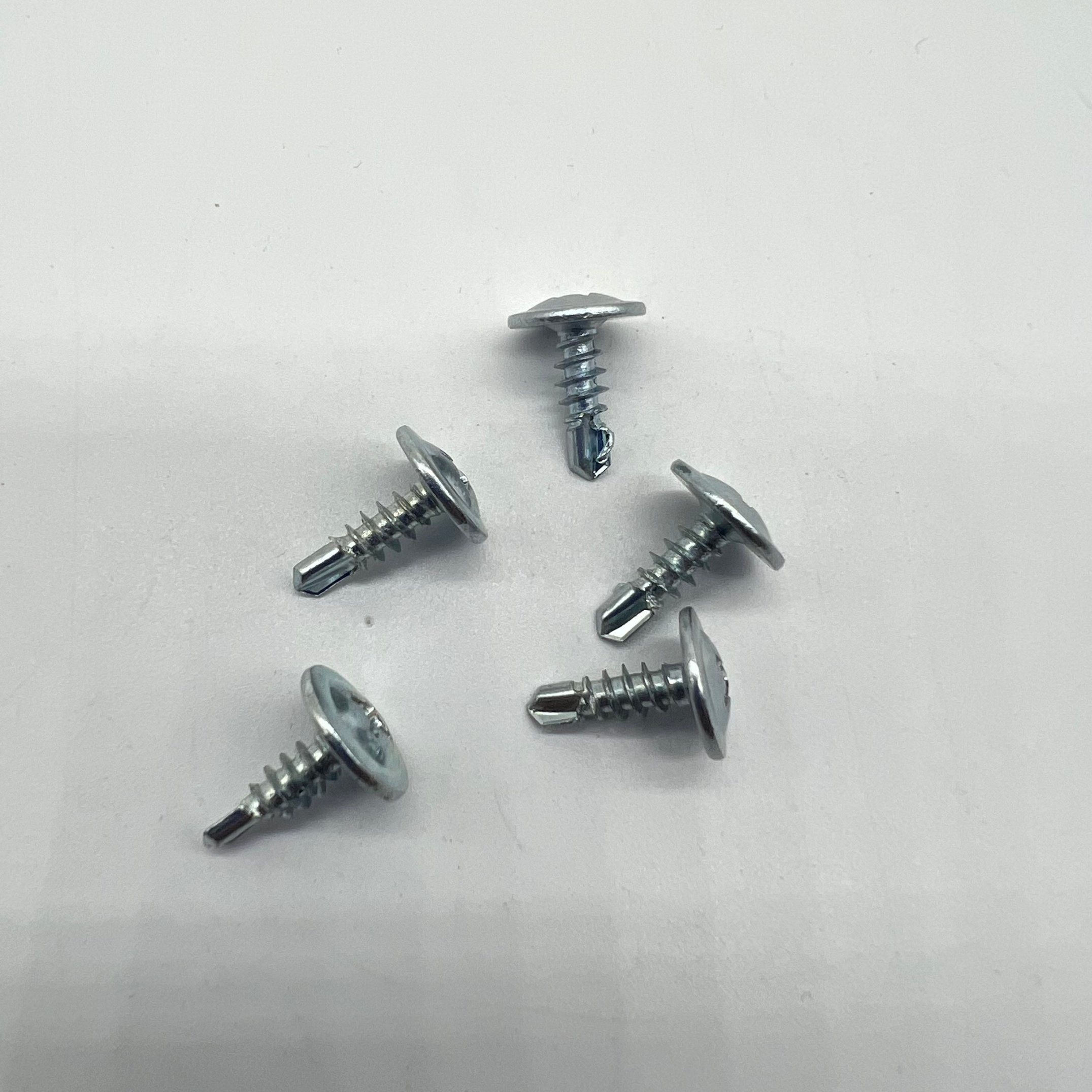 Tornillo de perforación Phillip de cabeza redonda DIN7504