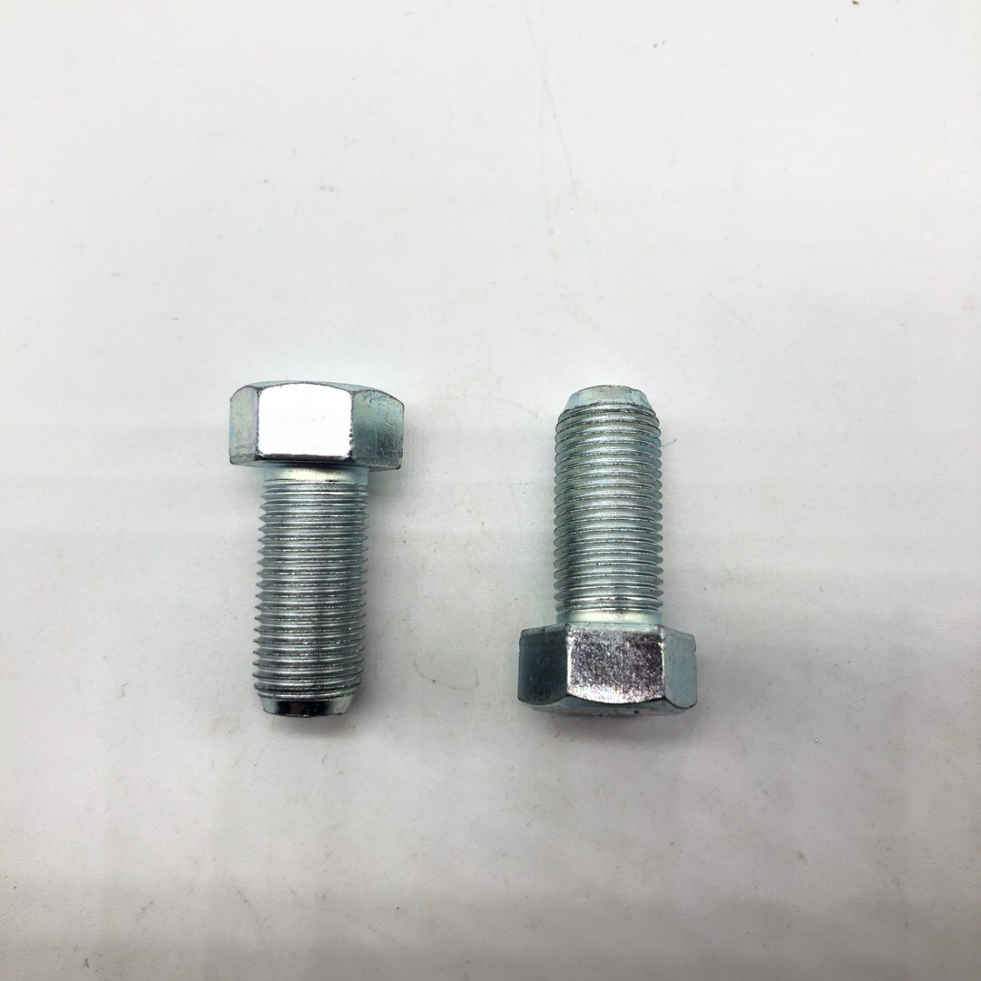 Perno hexagonal Tornillo hexagonal 8,8 Zp DIN933 ISO4017