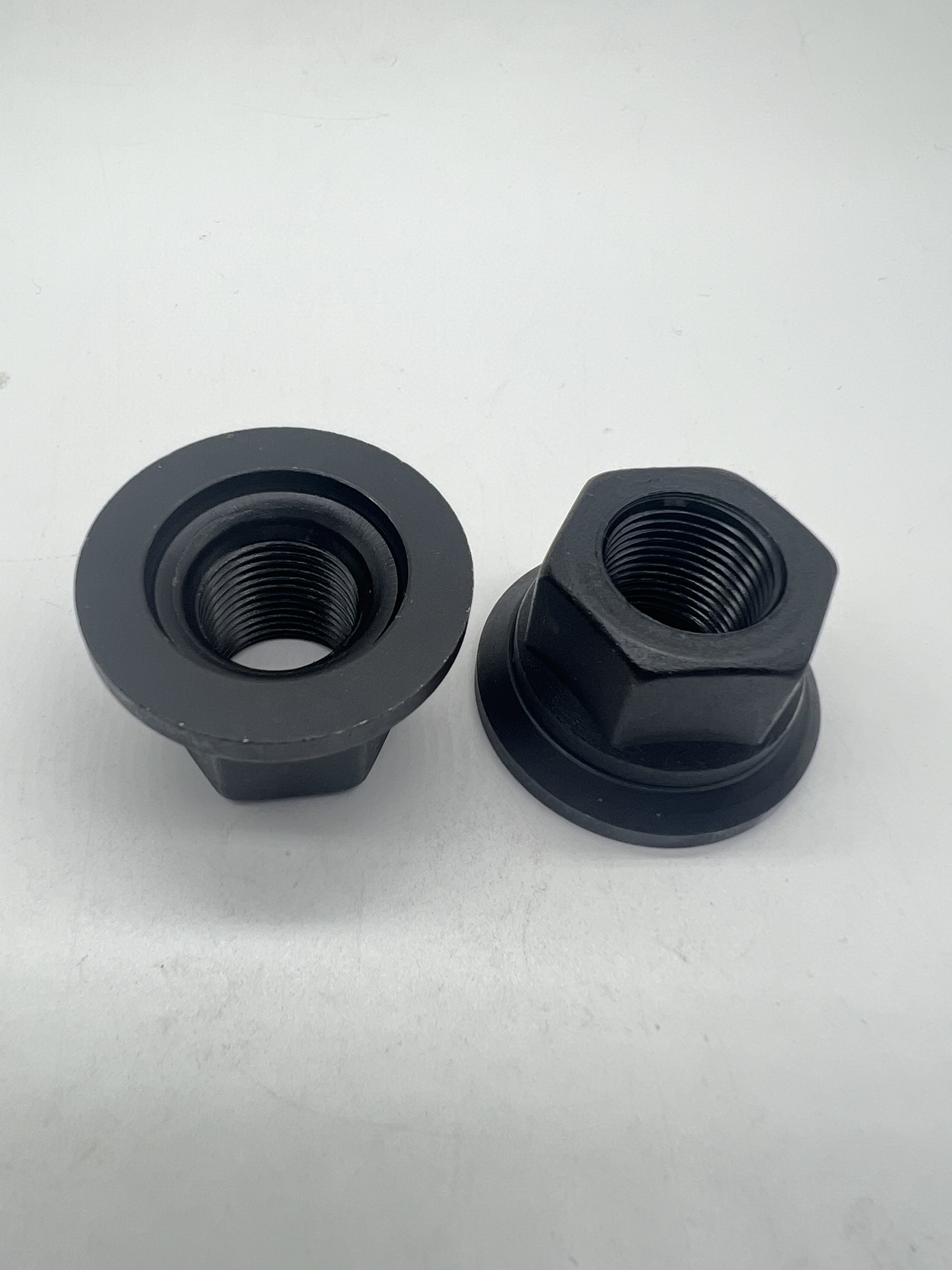 Tuerca de rueda de camión M18X1.5 clase 10 Tuerca de cubo de rueda Negro fosfatado 72 horas