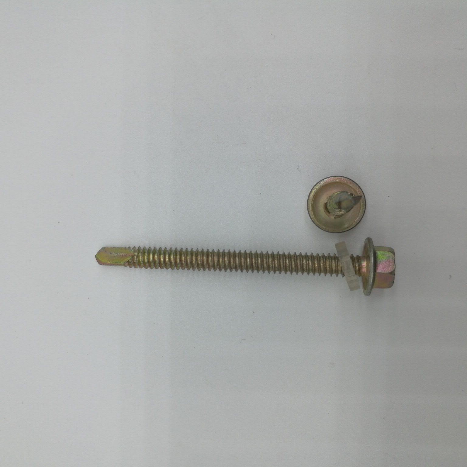 Tornillo autoperforante de acero inoxidable con cabeza hexagonal y arandela adherida de EPDM