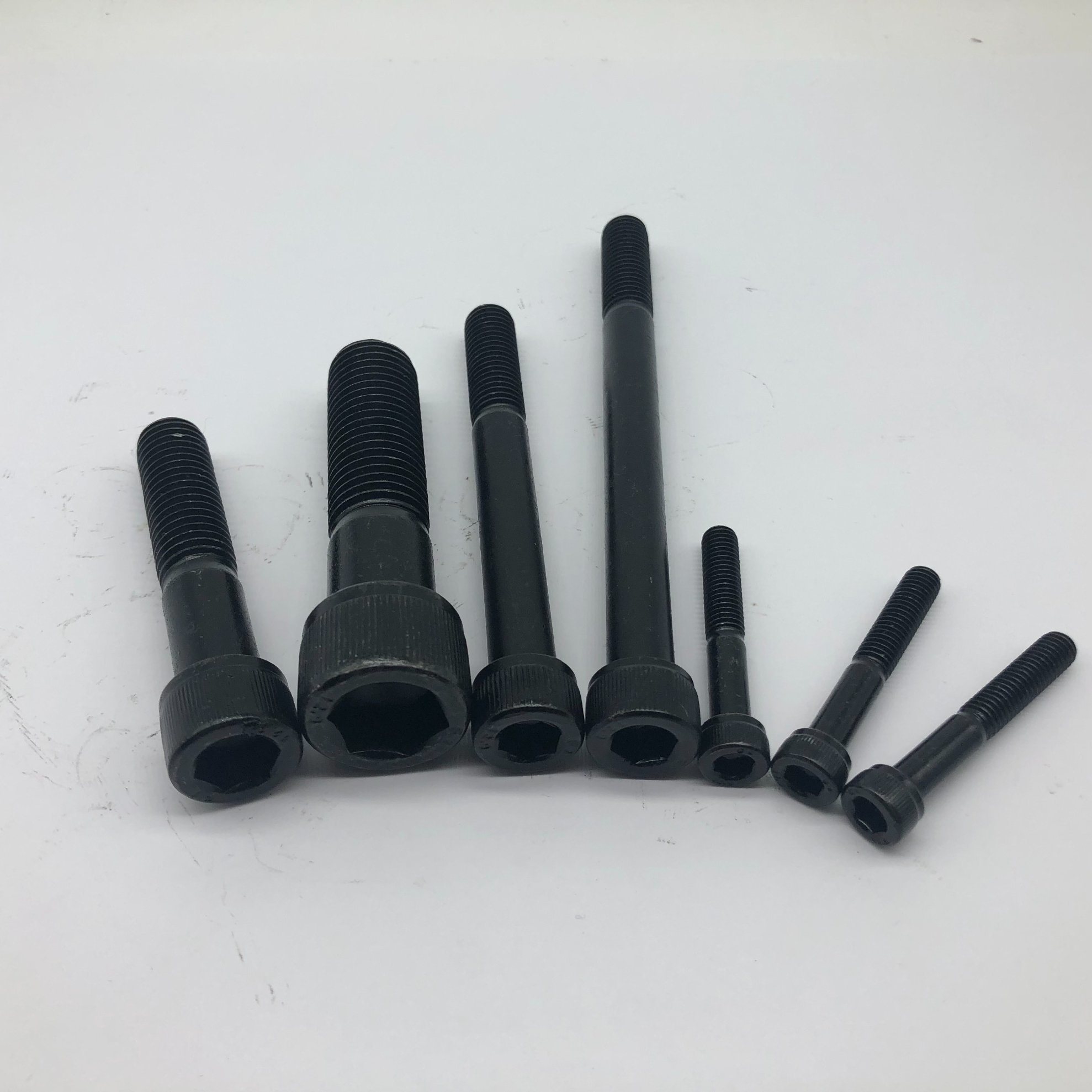 Tornillo Allen de cabeza redonda con tapa hexagonal DIN912