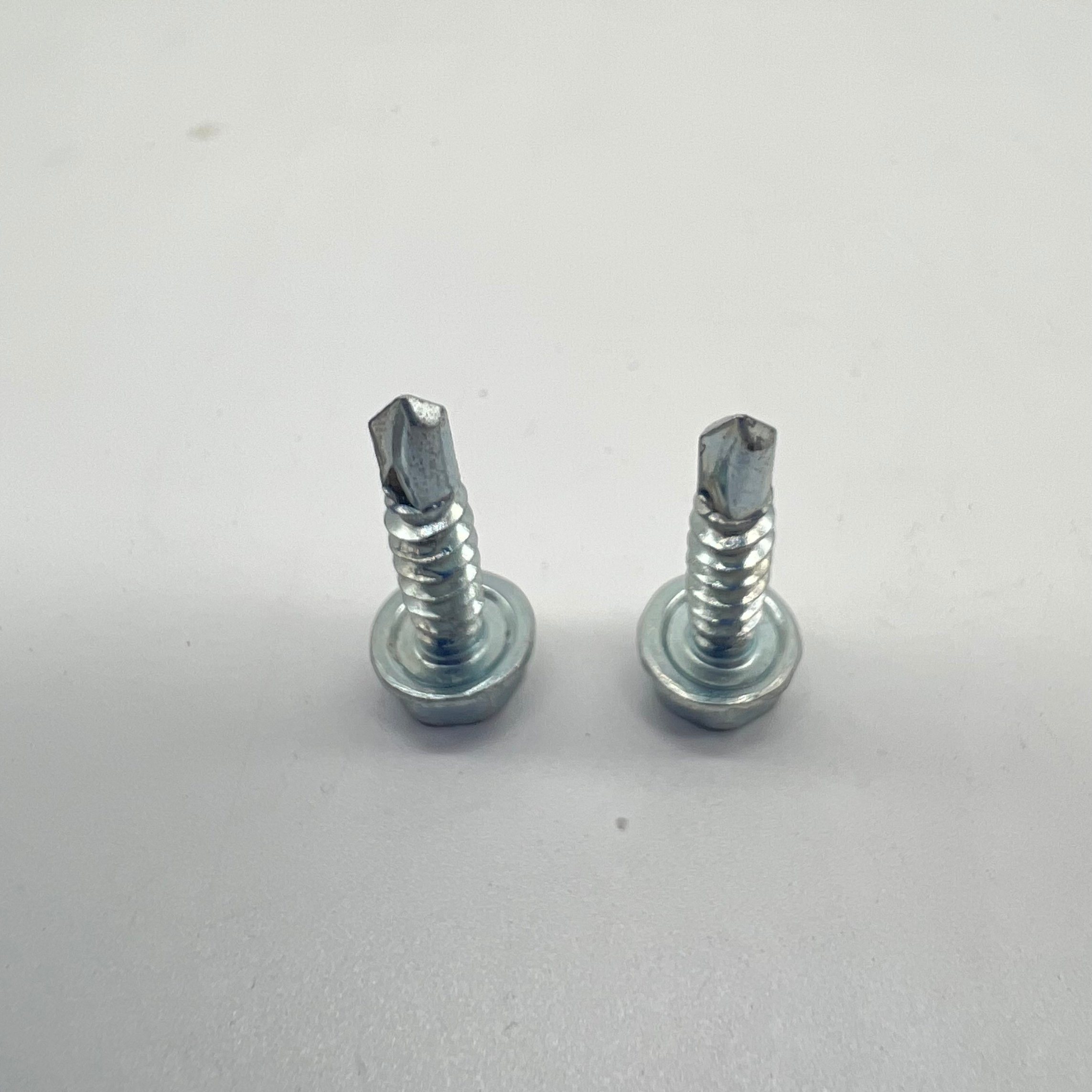 Tornillos perforadores de cabeza hexagonal DIN7504K con rosca roscadora con collar