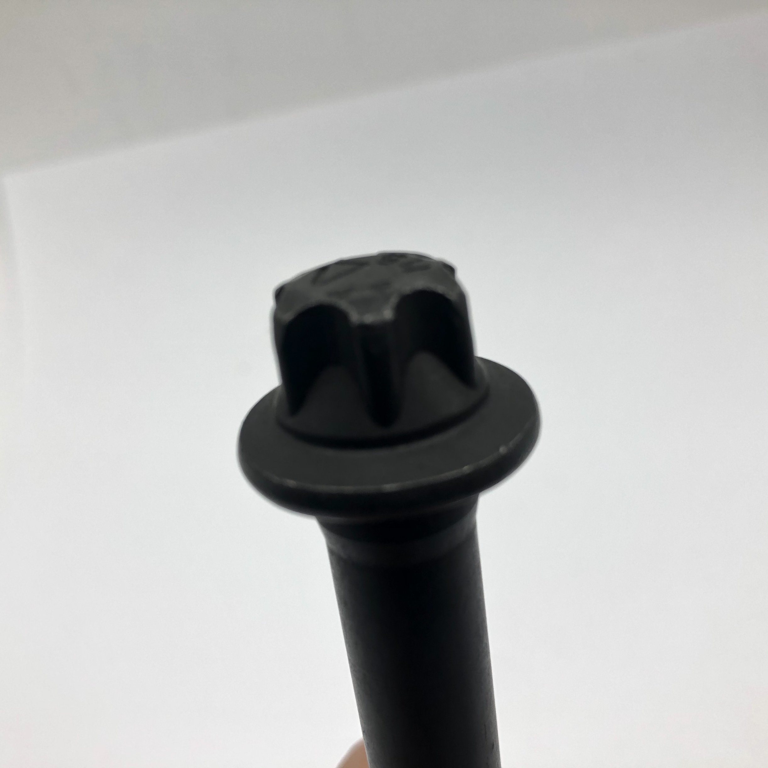 Tornillo Culata M14X2X140 Gris Fosfatado