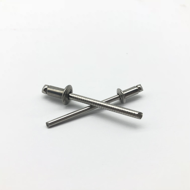 Remaches ciegos de aluminio con mandril de metal de extremo abierto