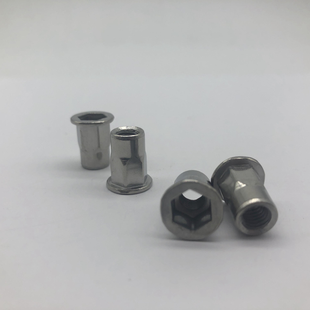 Tuerca remachadora M6 SS304 Medio hex. Hex. externo Hex. interno