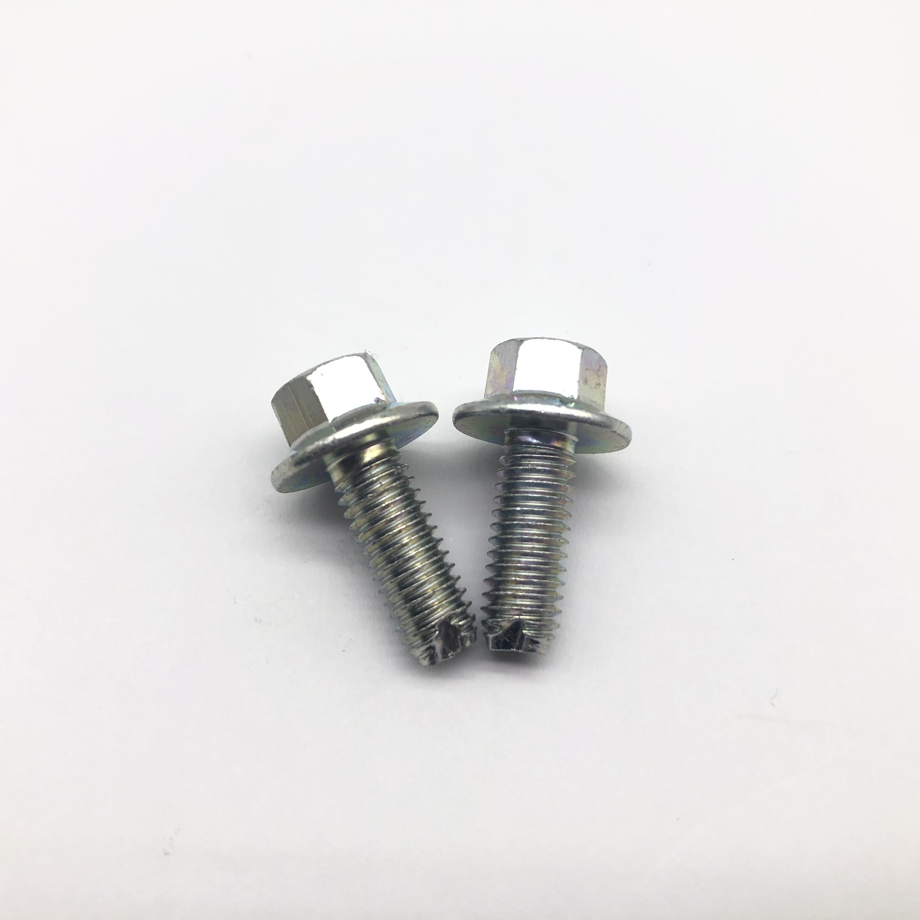 Brida hexagonal Eliminación de restos Pernos Tornillo de brida M6X16