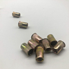 Tuercas remachables con vástago moleteado y extremo abierto de cabeza plana