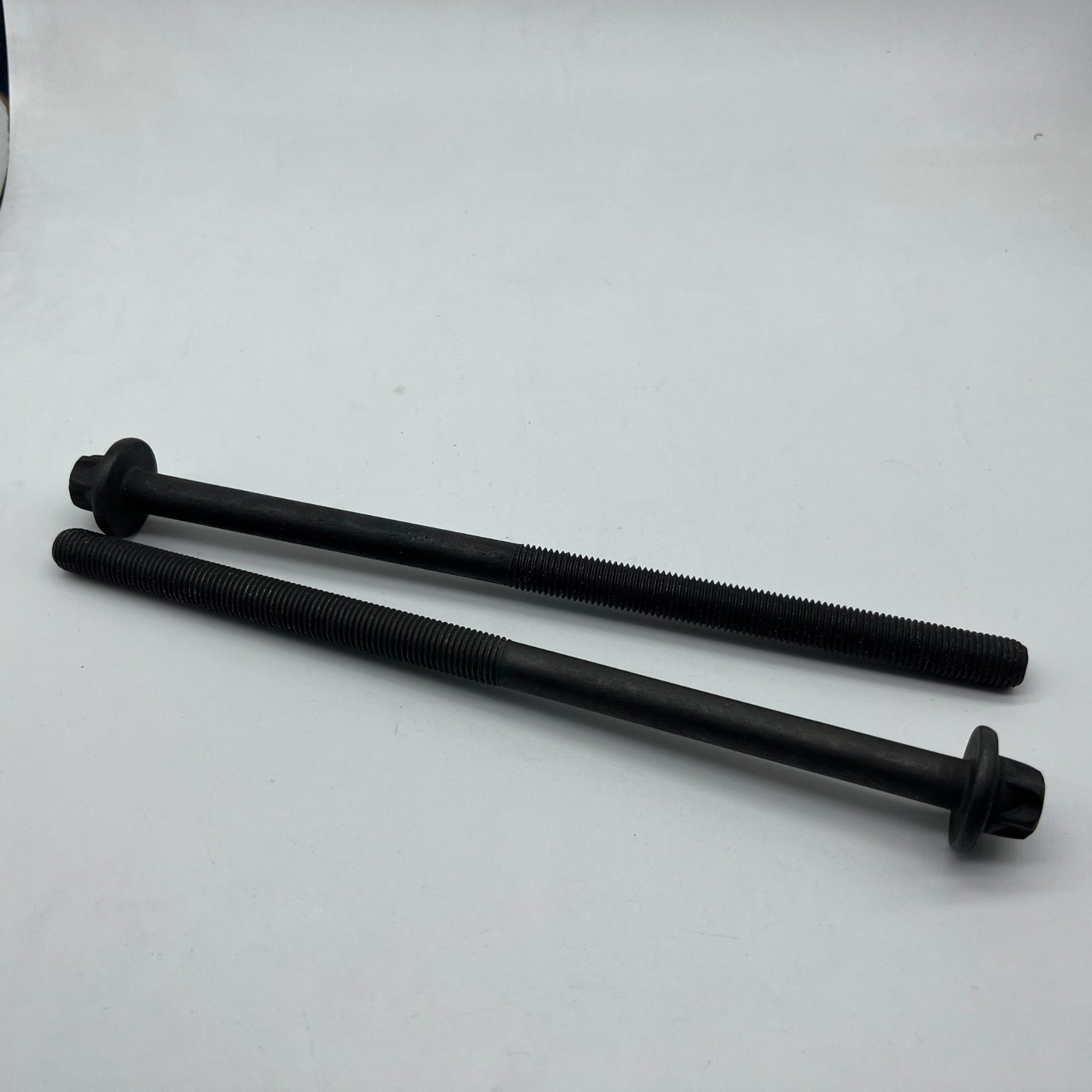 Perno de culata M12X1.5X226 Cabeza Torx