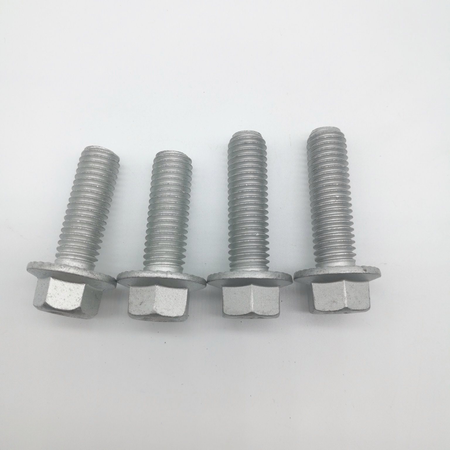 EN1665 Tornillo de brida hexagonal Geomet 500 en escamas de zinc