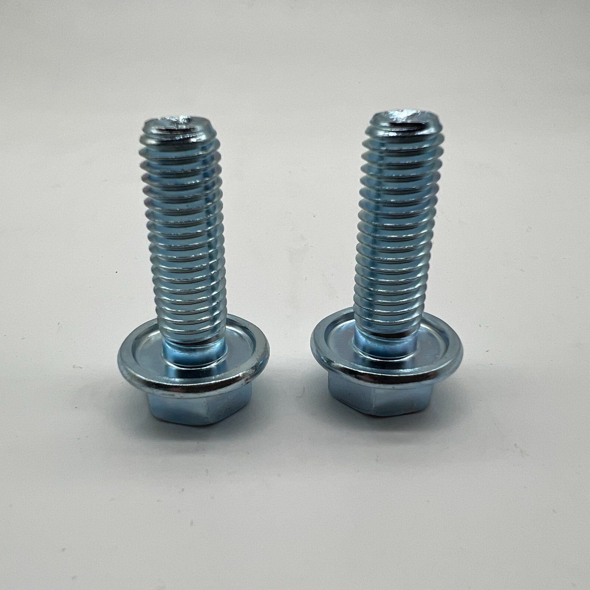 Perno de brida hexagonal DIN6921 M10X30 para silos con arandela de goma