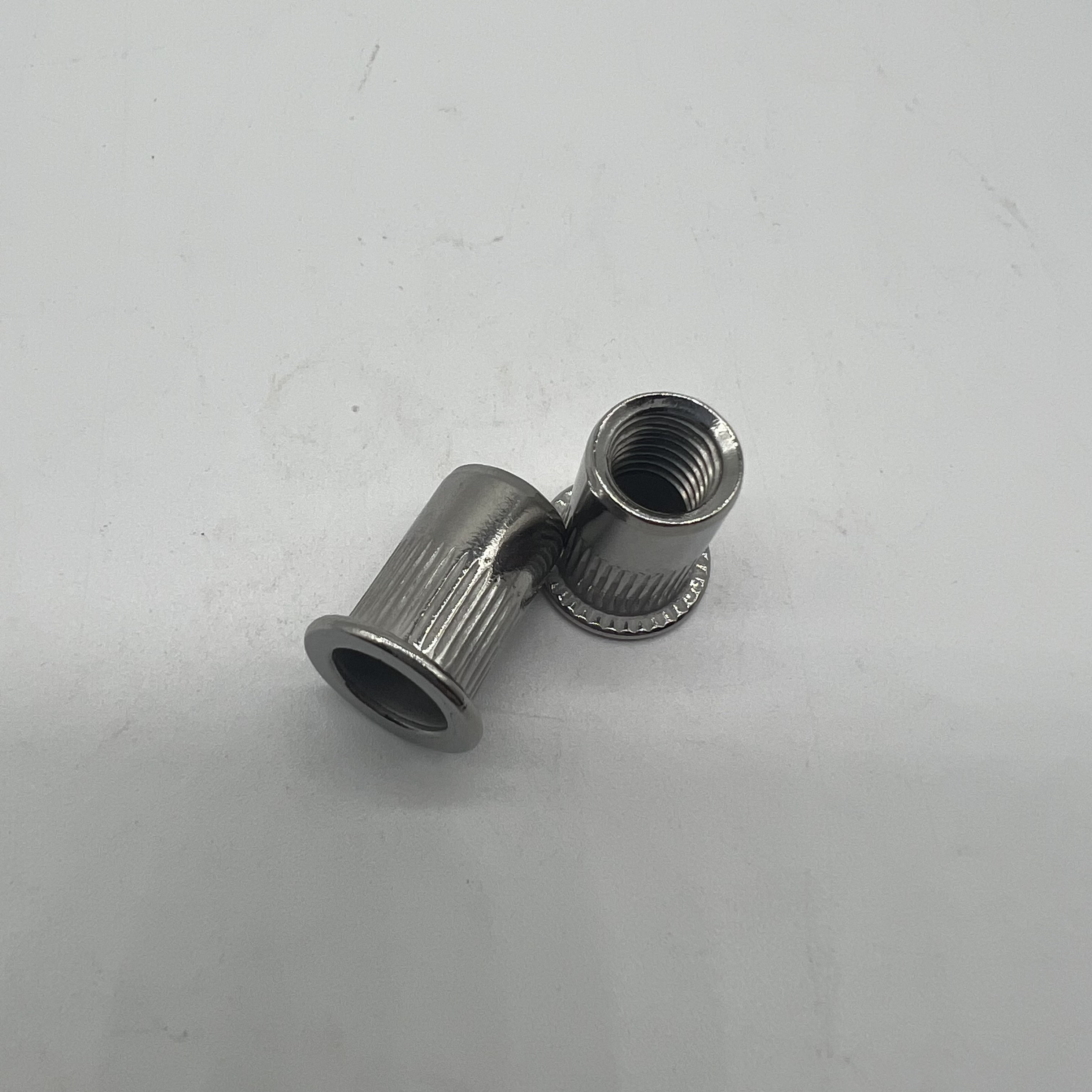 El acero inoxidable de la tuerca de remache M8 SS304 reduce el cuerpo principal de Kunrled