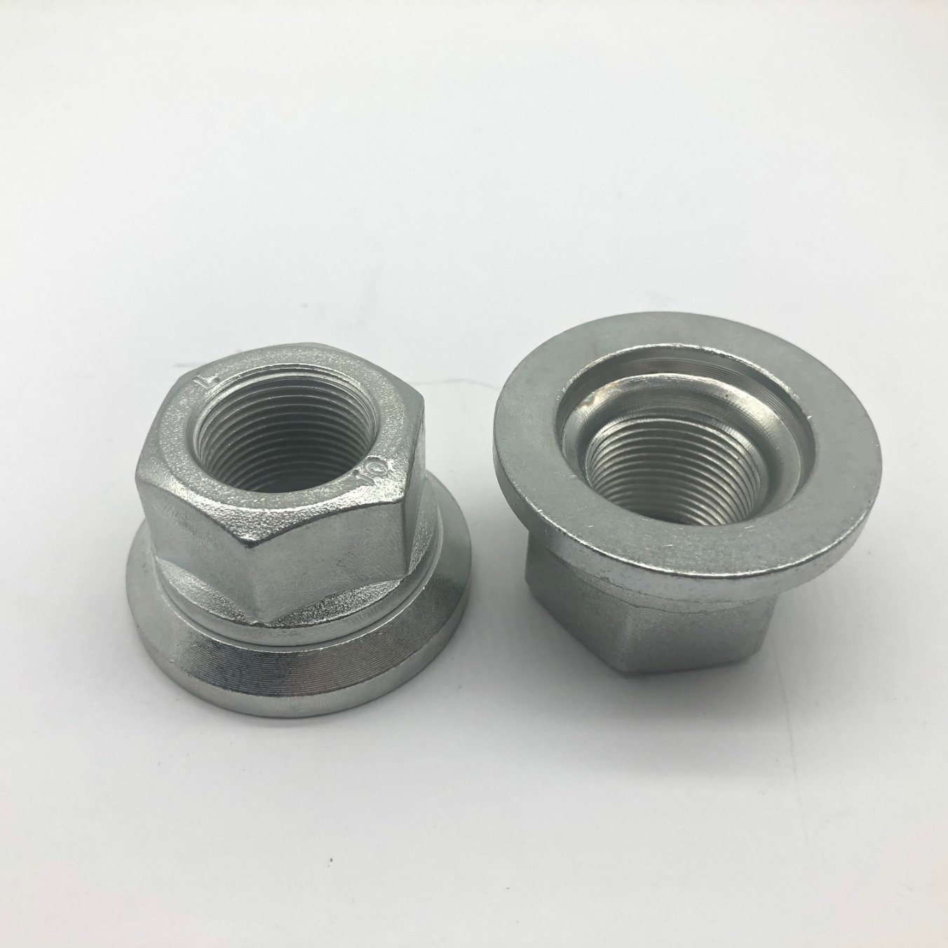 Tuerca de rueda galvanizada M22X1.5 Tuerca de cubo de rueda