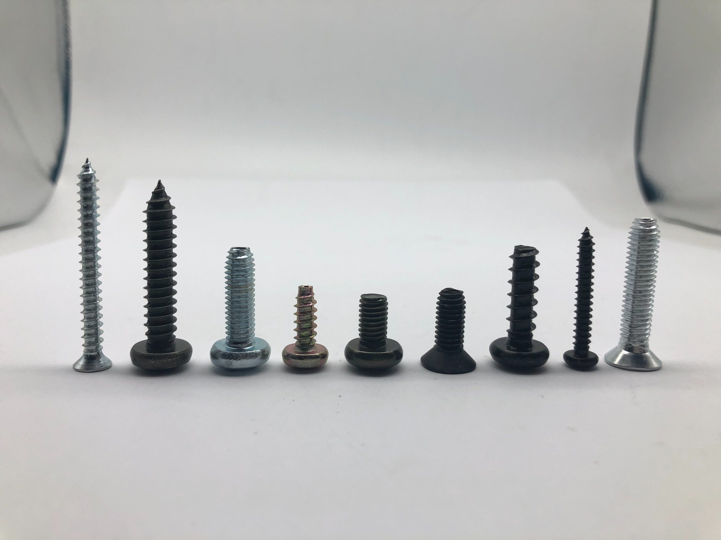 Tornillos autorroscantes de cabeza plana Phillips DIN7981 con zinc amarillo