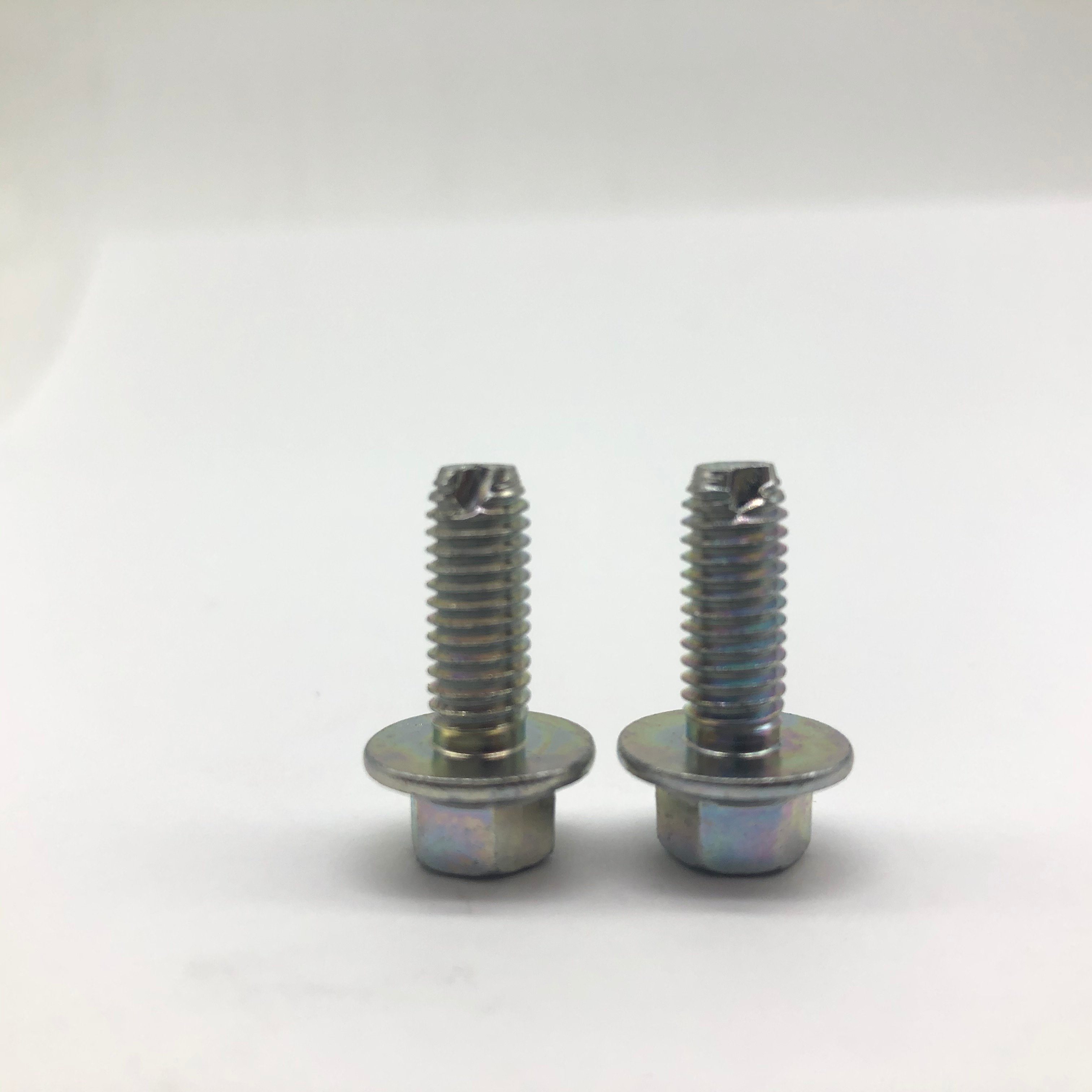 Brida hexagonal Eliminación de restos Pernos Tornillo de brida M6X16